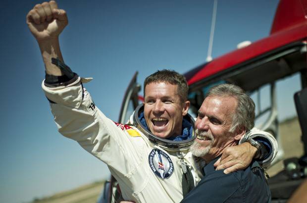 AP - Cuando uno está de pie en la cima del mundo, se es demasiado humilde como para pensar acerca de los récords, indicó Baumgartner.