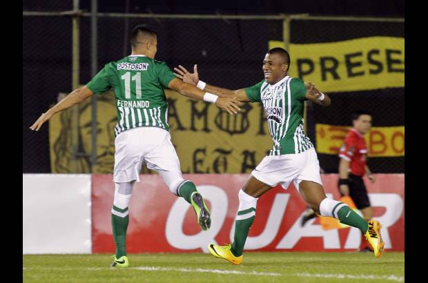 Reuters - El elenco antioqueño controló el juego con una línea muy segura de tres defensores en el fondo: Francisco Nájera, Alexis Henríquez y Diego Peralta.