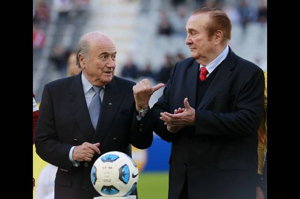 Reuters - En el partido estuvieron el presidente de la Fifa, Joseph Blatter y el presidente de la Conmebol, Nicol&#225;s Leoz.