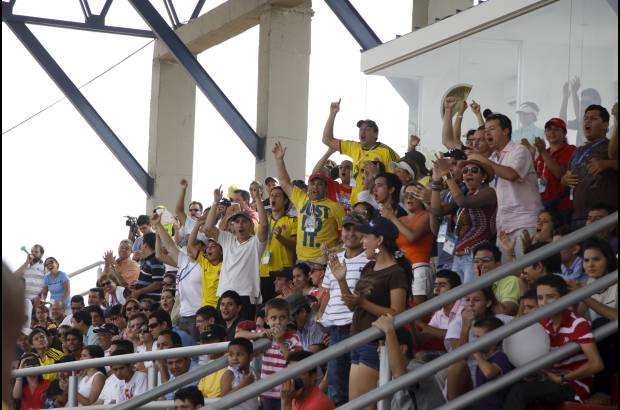 Colprensa - Los tenistas y el capitán Mauricio Hadad agradecieron el acompañamiento en Cúcuta.
