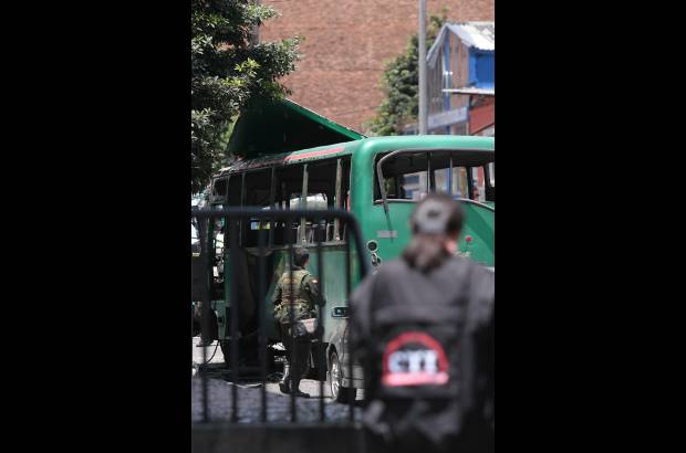 Foto Christian Castillo- Colprensa - Investigadores del CTI acudieron a la zona, en la que se deton&#243; el explosivo.