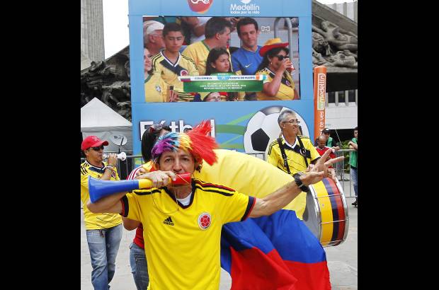 FOTOS JAIME P&#201;REZ - En pantallas gigantes instaladas en lugares como La Alpujarra, el Parque Lleras, Monterrey, bares, restaurantes, y muchos otros m&#225;s,...