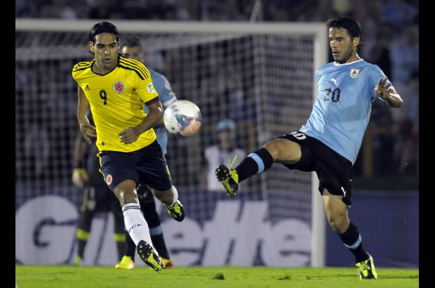 AP - Uruguay alcanz&#243; los 22 puntos de Ecuador, pero qued&#243; quinto en la tabla por diferencia de gol.