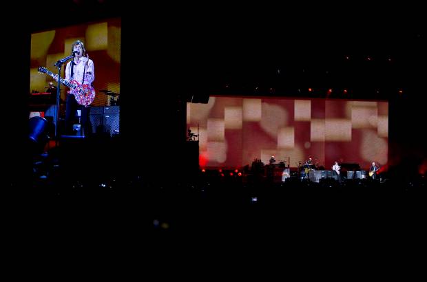 AP - &quot;Estoy muy emocionado de estar aqu&#237;&quot;, dijo McCartney en espa&#241;ol ante la euforia de la multitud que pudo llegar al sitio desde las 8:00 de la ma&#241;ana del jueves.
