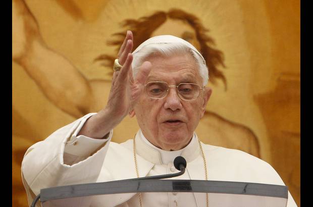 REUTERS - En 2009 revoc&#243; la excomuni&#243;n a los obispos ordenados por Lefebvre y abri&#243; las puertas de la Iglesia de Roma a los tradicionalistas anglicanos.