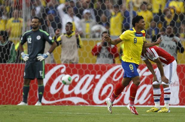 AP - Ecuador, con dos tantos del delantero Jefferson Montero, vapule&#243; 4-1 a Paraguay en Quito.