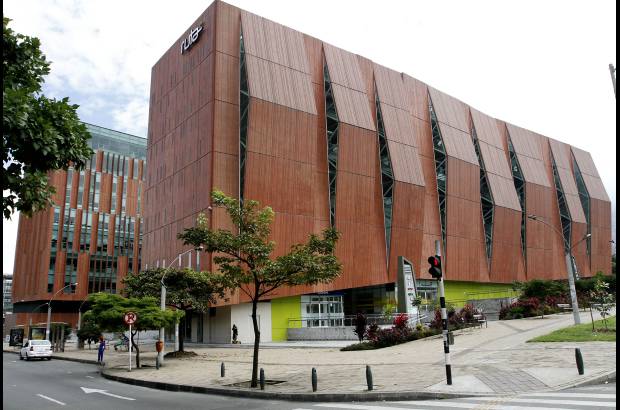 FOTO EL COLOMBIANO - Un complejo para la tecnolog&#237;a, ejemplo de arquitectura y s&#237;mbolo urbano de la ciudad competitiva e innovadora que se promueve desde la Administraci&#243;n P&#250;blica. Desde all&#237; se potencian nuevos negocios basados en el conocimiento.