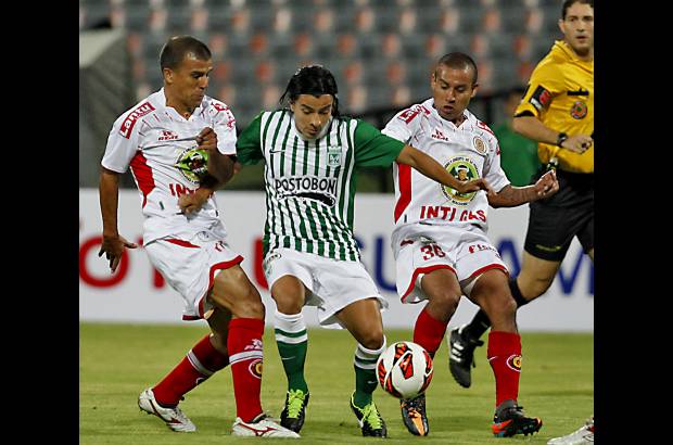 Julio César Herrera - Nájera fue sustituido por Elkin Calle a raíz de una molestia.