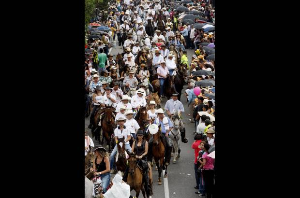 Jaime Pérez - Medellín se llenó este sábado de caballos, tradición y flores.