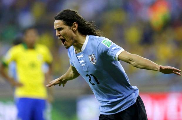 FOTO REUTERS - Uruguay estableci&#243; el empate con un remate certero de Cavani, despu&#233;s de una serie de toques y un mal rechazo de Thiago Silva.