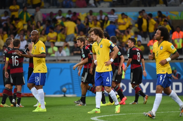 - Brasil defraudó a su gente frente a Alemania y Holanda.