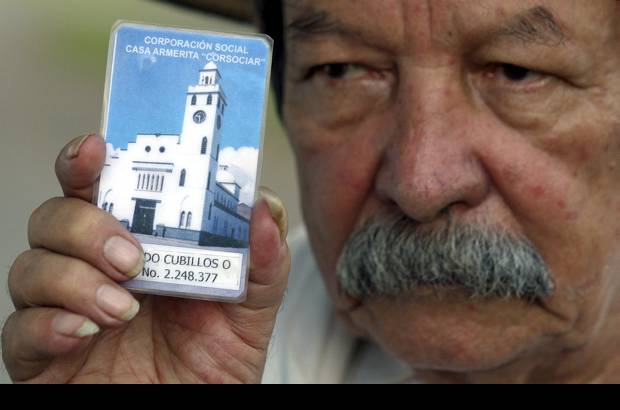 Foto Manuel Saldarriaga - Con el pasar de los a&#241;os, los sobrevivientes visitan el lugar en el que vivieron con sus familias para quitar la maleza y embellecerlo. Im&#225;genes de los 20 a&#241;os de la tragedia.