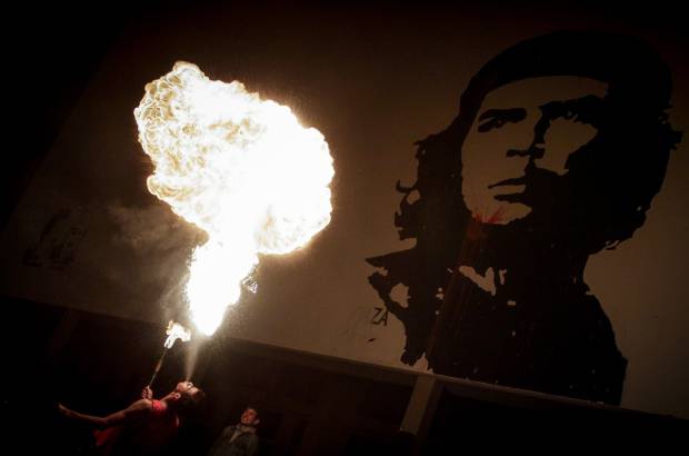 Colprensa - Los principales puntos de partida fueron la Universidad Nacional, la Universidad Pedag&#243;gica y la Universidad Distrital, de donde salieron los manifestantes por la calle 45 y la carrera s&#233;ptima hacia la plaza de Bol&#237;var en la capital del pa&#237;s.
