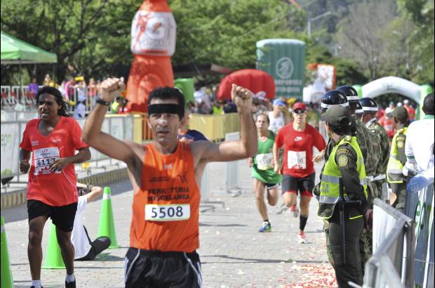 Esteban Jaramillo y Sebasti&#225;n Salazar - M&#225;s de 10 mil competidores se dieron cita en esta hist&#243;rica cita deportiva que se corr&#237;a en las modalidades de 5, 10, 21 y 42 kil&#243;metros.