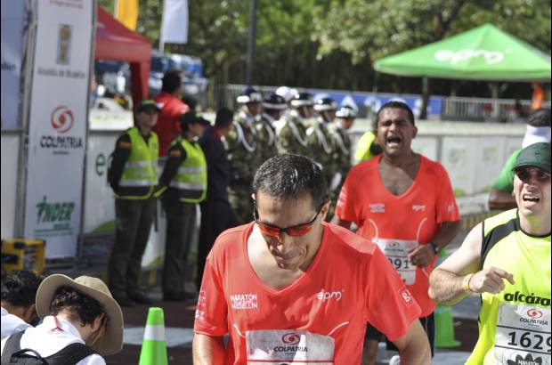 Esteban Jaramillo y Sebasti&#225;n Salazar - M&#225;s de 10 mil competidores se dieron cita en esta hist&#243;rica cita deportiva que se corr&#237;a en las modalidades de 5, 10, 21 y 42 kil&#243;metros.