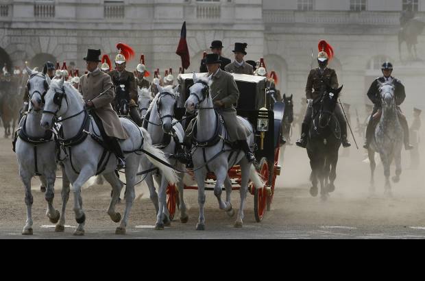 AP - La abadía reabrirá sus puertas al día siguiente de la boda y los visitantes podrán disfrutar de un nuevo tour especial relacionado con la misma, solo 24 horas después del esperado evento.