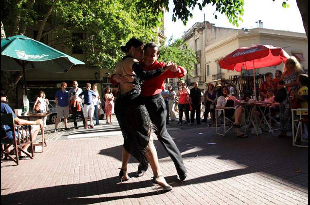 Diego Gonz&#225;lez - San Telmo es uno espacio lleno de arte, donde el tango se escucha y baila en cada rinc&#243;n.