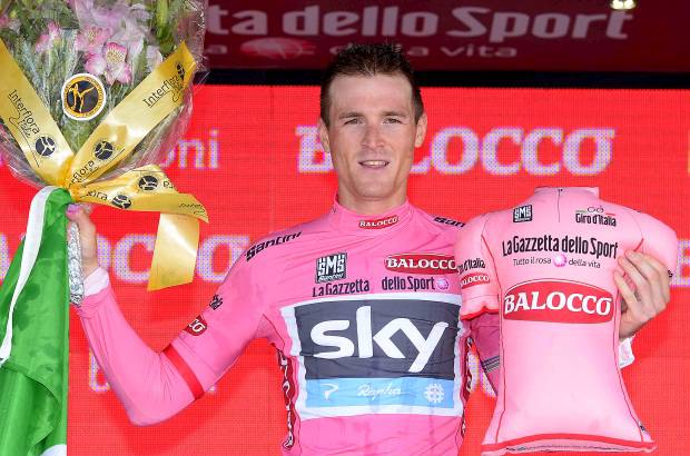 AP - Salvatore Puccio, compañero de equipo de Wiggins, se apoderó de la camiseta rosa de líder.