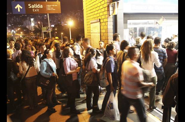 Foto R&#243;binson S&#225;enz - En algunas ocasiones comprar tiquete puede tarda hasta 15 minutos.