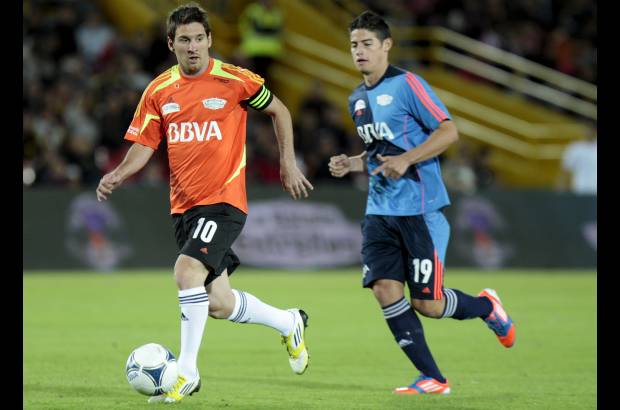 Mauricio Alvarado-Colprensa - En el juego estuvieron figuras como Fabio Cannavaro, Diego Forl&#225;n, Diego y Ariel Ortega, m&#225;s los colombianos Mario Yepes, Farid Mondrag&#243;n, John Vi&#225;fara y Giovanni Hern&#225;ndez. Los directores t&#233;cnicos de los equipos fueron Dunga y Fabio Capello.
