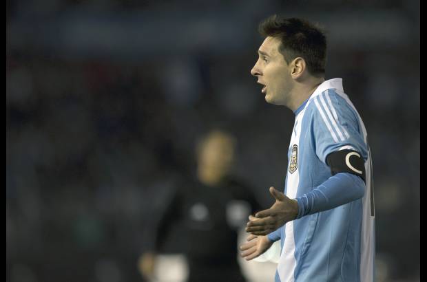 AP - "El arquero de ellos (David Ospina) hizo un partidazo, fue la figura, pero creo que nosotros merecimos ganar": Lionel Messi.