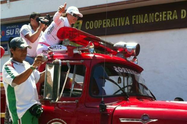 Cortesía David González - El pedalista, que se destacó como el mejor joven del Giro de Italia, fue paseado en carro de bomberos por las principales calles del municipio.
