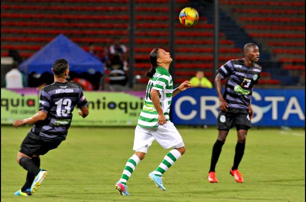 Juan Antonio S&#225;nchez - A pesar de la cantidad de figuras que ofrecieron el espect&#225;culo en el D&#237;a del F&#250;tbol Antioque&#241;o, el p&#250;blico no lleg&#243; en la cantidad esperada. El partido central qued&#243; 3-2 a favor de los dirigidos por Pedro Sarmiento. Envigado e Itag&#252;&#237; empataron 0-0 y la belleza se hizo presente con las Diosas del F&#250;tbol, que participaron de la previa de los encuentros. El dinero recaudado se destinar&#225; a la Unidad de Neonatos del San Vicente de Paul.