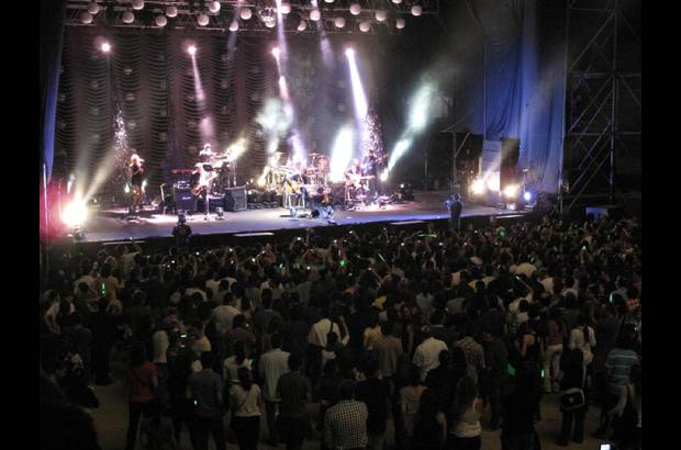 Claudia Mar&#237;a Arango - El 11 de mayo de 2010, Gustavo Cerati se present&#243; por &#250;ltima vez en Medell&#237;n llenando la Plaza de Toros La Macarena con el mejor rock en espa&#241;ol. Cerati muri&#243; este jueves despu&#233;s de permanecer 4 a&#241;os en coma.