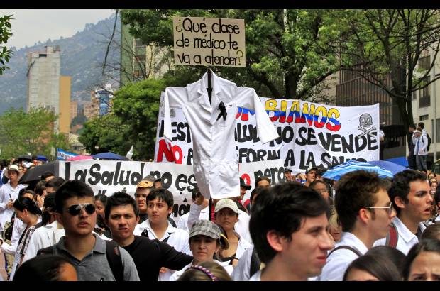 Juan Antonio S&#225;nchez - Pese a que el ministro de Salud, Alejandro Gaviria, asegur&#243; en la ma&#241;ana que se revisar&#225; el tema relacionado con la formaci&#243;n de especialistas, los manifestantes aseguran que toda la reforma es perjudicial para la salud de los colombianos.