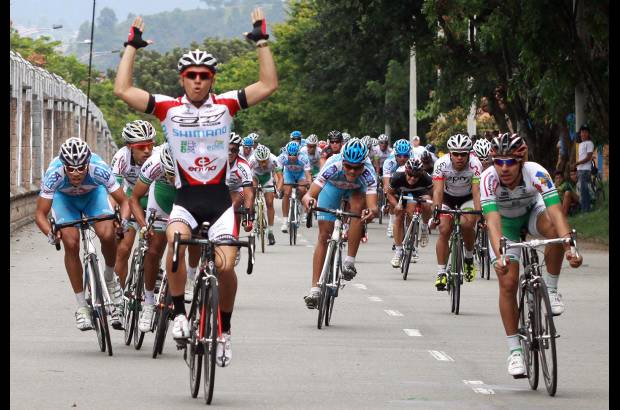 Manuel Saldarriaga - Pocos celebraron al alcanzar el primer lugar, pero todos disfrutaron al participar en la principal prueba ben&#233;fico-deportiva del ciclismo antioque&#241;o.