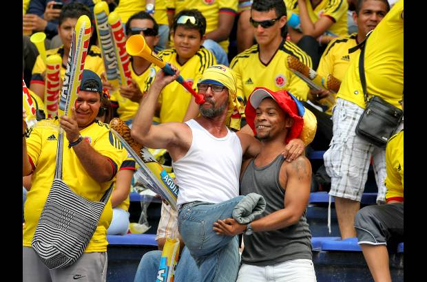 FOTO JUAN ANTONIO SÁNCHEZ - Nada fue impedimento para la fiesta en el Metropolitano. La consigna: Colombia somos todos.