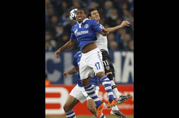 Reuters - Si el partido hasta ese momento hab&#237;a estado relativamente equilibrado, el gol del Valencia pareci&#243; anestesiar al Schalke que no encontraba f&#243;rmula para llegar a la porter&#237;a de V&#237;ctor Guaita.