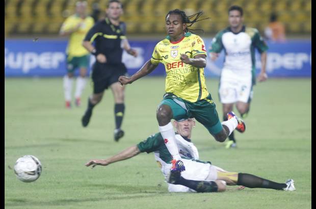 Colprensa - Humberto Mendoza le dio el triunfo al Real Cartagena ante Equidad con dos golazos de tiro libre.