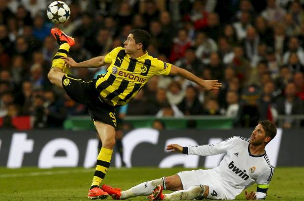 REUTERS - Robert Lewandowski, autor de los cuatro goles en la ida, mand&#243; incompresiblemente a las nubes un disparo dentro del &#225;rea a los 49 minutos.