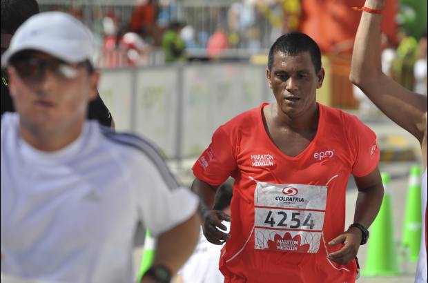 Esteban Jaramillo y Sebasti&#225;n Salazar - M&#225;s de 10 mil competidores se dieron cita en esta hist&#243;rica cita deportiva que se corr&#237;a en las modalidades de 5, 10, 21 y 42 kil&#243;metros.