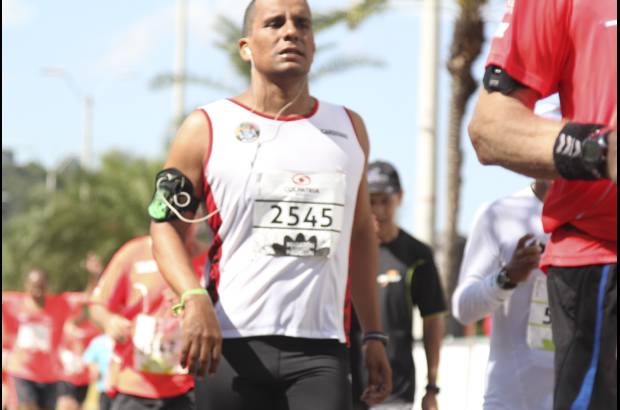 Esteban Jaramillo y Sebasti&#225;n Salazar - M&#225;s de 10 mil competidores se dieron cita en esta hist&#243;rica cita deportiva que se corr&#237;a en las modalidades de 5, 10, 21 y 42 kil&#243;metros.