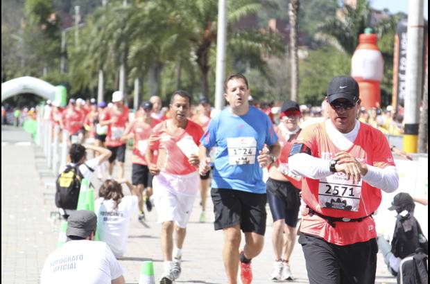 Esteban Jaramillo y Sebasti&#225;n Salazar - M&#225;s de 10 mil competidores se dieron cita en esta hist&#243;rica cita deportiva que se corr&#237;a en las modalidades de 5, 10, 21 y 42 kil&#243;metros.