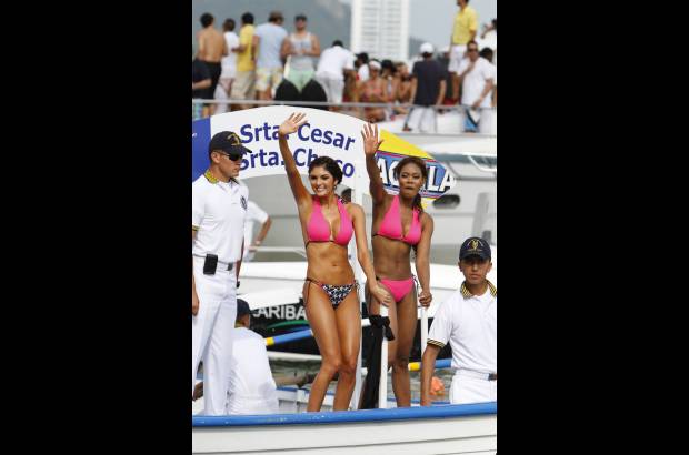 Colprensa - En este tradicional evento, las candidatas recorrieron la bahía de Cartagena, acompañadas de los cadetes de la Escuela Naval. La cita final fue en el Club Naval, donde las candidatas desfilaron en un acto de carácter benéfico para la Acción Social Naval.