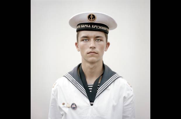 AP - En la categoría Retratos único, el ganador fue Joost van den Broek, de los Países Bajos, que muestra a Lewerski Kirill, un cadete en el velero ruso Kruzenshtern.