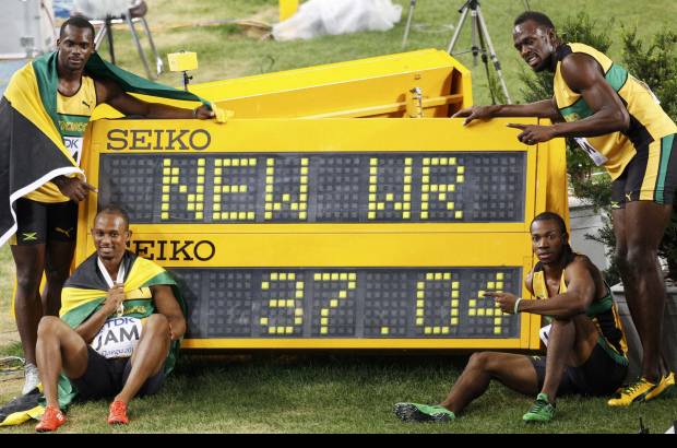 Reuters - Bolt revel&#243; que tiene &quot;un peque&#241;o problema&quot; en el tend&#243;n de aquiles. &quot;Por eso no pod&#237;a hacer la curva. Decidimos que yo hiciera la recta, pero Yohan Blake ha hecho una gran curva&quot;, indic&#243;.