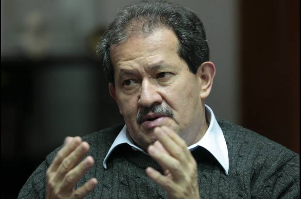 Archivo Colprensa - El 14 de junio de 2012, Angelino Garz&#243;n se hospitaliz&#243; para un chequeo general de salud. Sin embargo, sufri&#243; una isquemia cerebral, una reducci&#243;n del flujo sangu&#237;neo, que le afect&#243; parte de su movilidad y capacidad de habla.