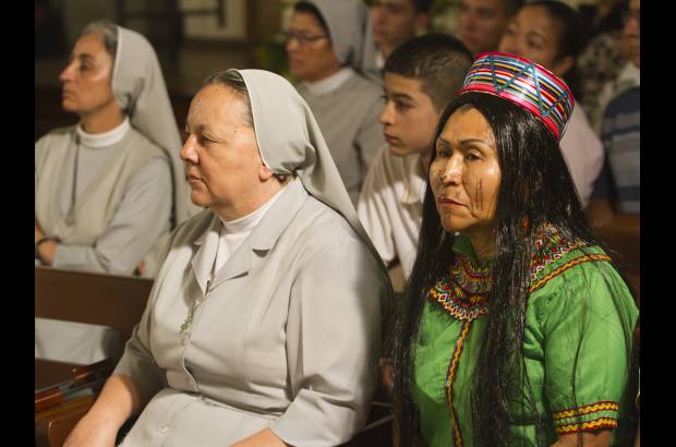 Edwin Bustamante - Las personas esperaron con emoci&#243;n que la Madre Laura fuera proclamada santa.
