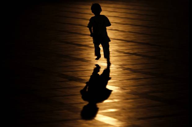 Reuters - El ayuno, por su importancia, es uno de los cinco pilares del islam, junto a las cinco oraciones diarias, la profesión de fe, la limosna y la peregrinación a La Meca, ha de ser cumplido por todo musulmán, excepto por las mujeres embarazadas, los enfermos, los niños y los viajeros.