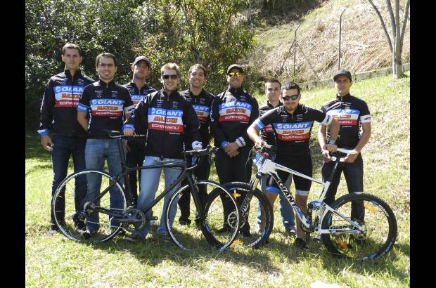 Cortes&#237;a - El equipo Disandina.