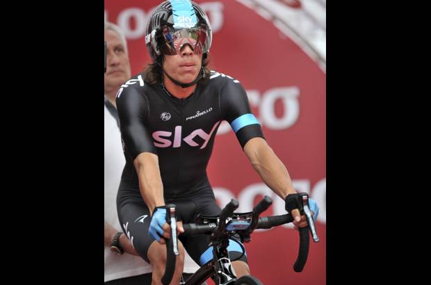 AP - La cronoescalada no fue del todo buena para el antioque&#241;o porque el italiano Vincenzo Nibali (AST) se alej&#243; y pr&#225;cticamente asegur&#243; el t&#237;tulo de la carrera.