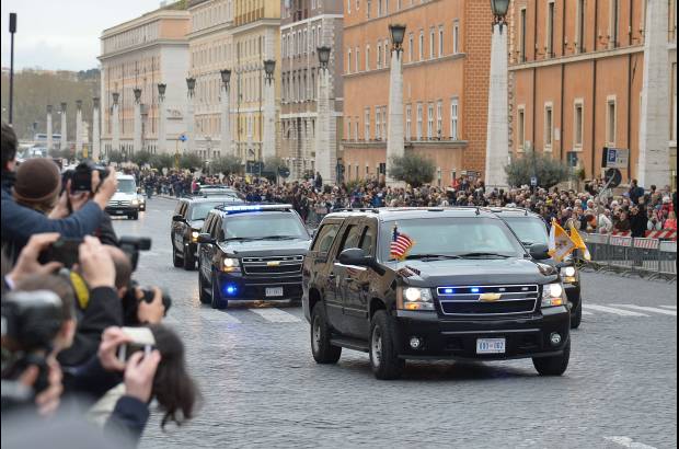 AFP - La caravana del presidente Obama llegó al Vaticano la mañana de este jueves entre las ceremonias y tradiciones de la iglesia.