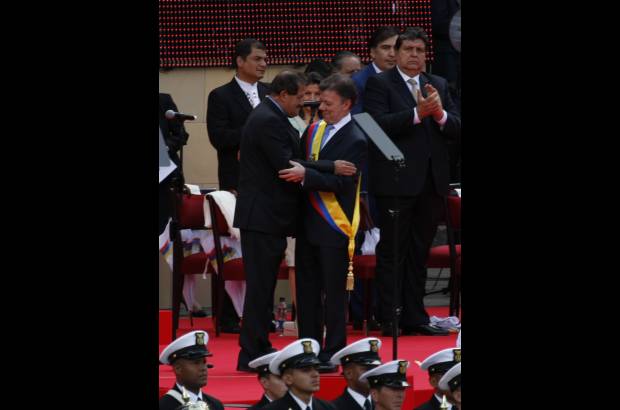 AP - El presidente Santos fue quien tom&#243; el juramento al vicepresidente Angelino Garz&#243;n.