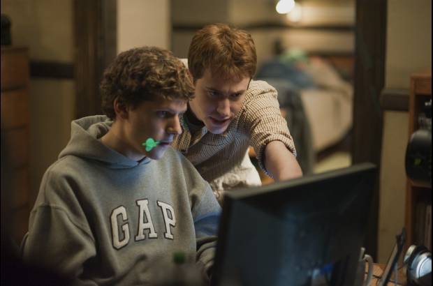AP - Jesse Eisenberg encarn&#243; al creador de Facebook en The Social Network.