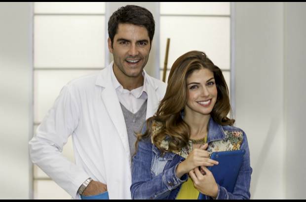 CORTESÍA CANAL CARACOL - Este martes, 2 de abril, Caracol Televisión, en coproducción con Sony Pictures Television, estrena la comedia romántica La hipocondríaca, que tiene a Stephanie Cayo y Ernesto Calzadilla en los roles protagonicos.Esta produción reemplaza a Rafael Orozco.