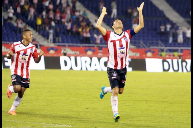 Colprensa - Giovanni Hern&#225;ndez marc&#243; un golazo de tiro libre, pero no le alcanz&#243; a los barranquilleros que ganan por fuera y tienen deudas en casa.